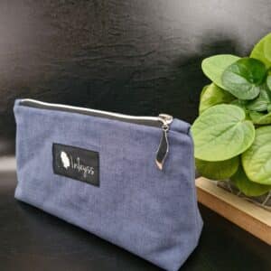 Trousse bleu duveteux matelassée