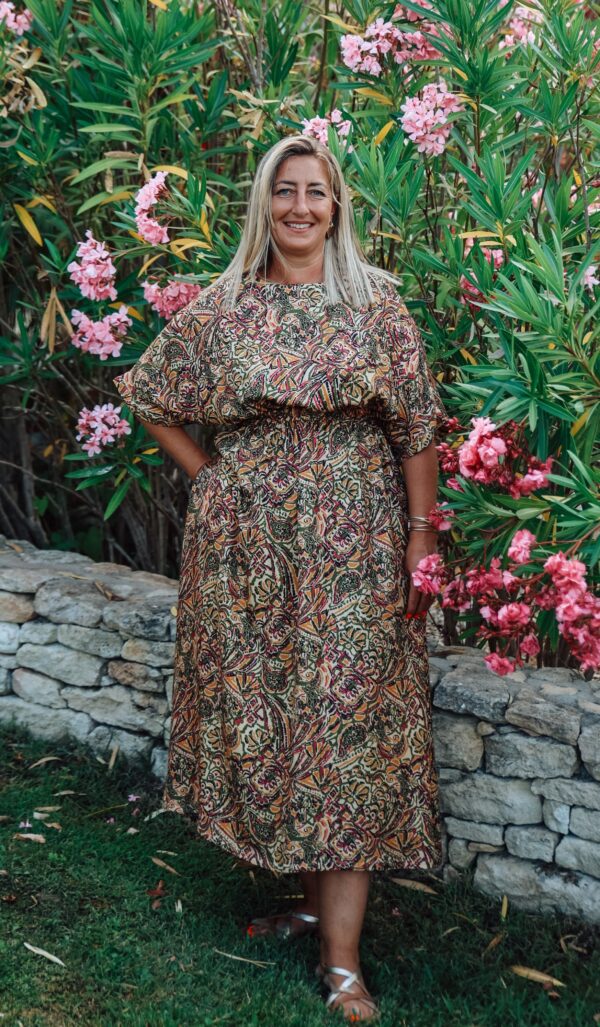 Robe kaki à motif paisley de face col rond sur le devant