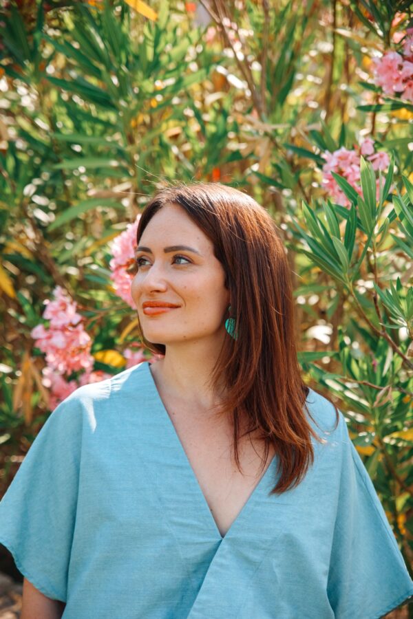 decoleté v devant blouse bleu