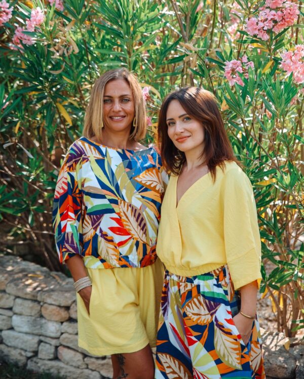 short mixe fleuri en duo vue de face