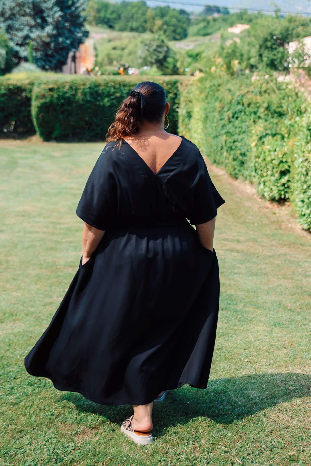 robe longue noire zoom devant haut robe