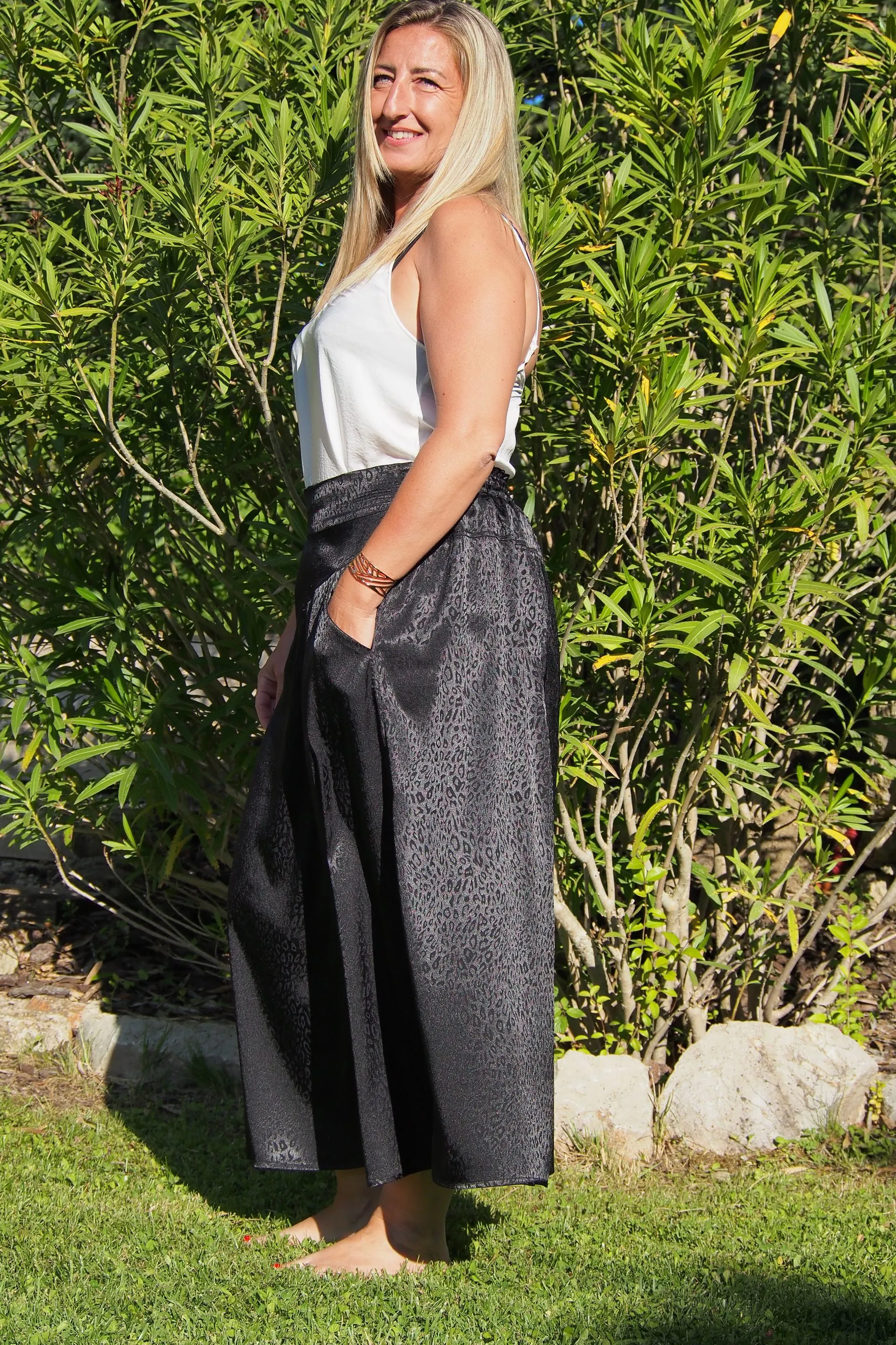 Jupe Pam - Satinée Noire - Motif Ocelot – Image 2