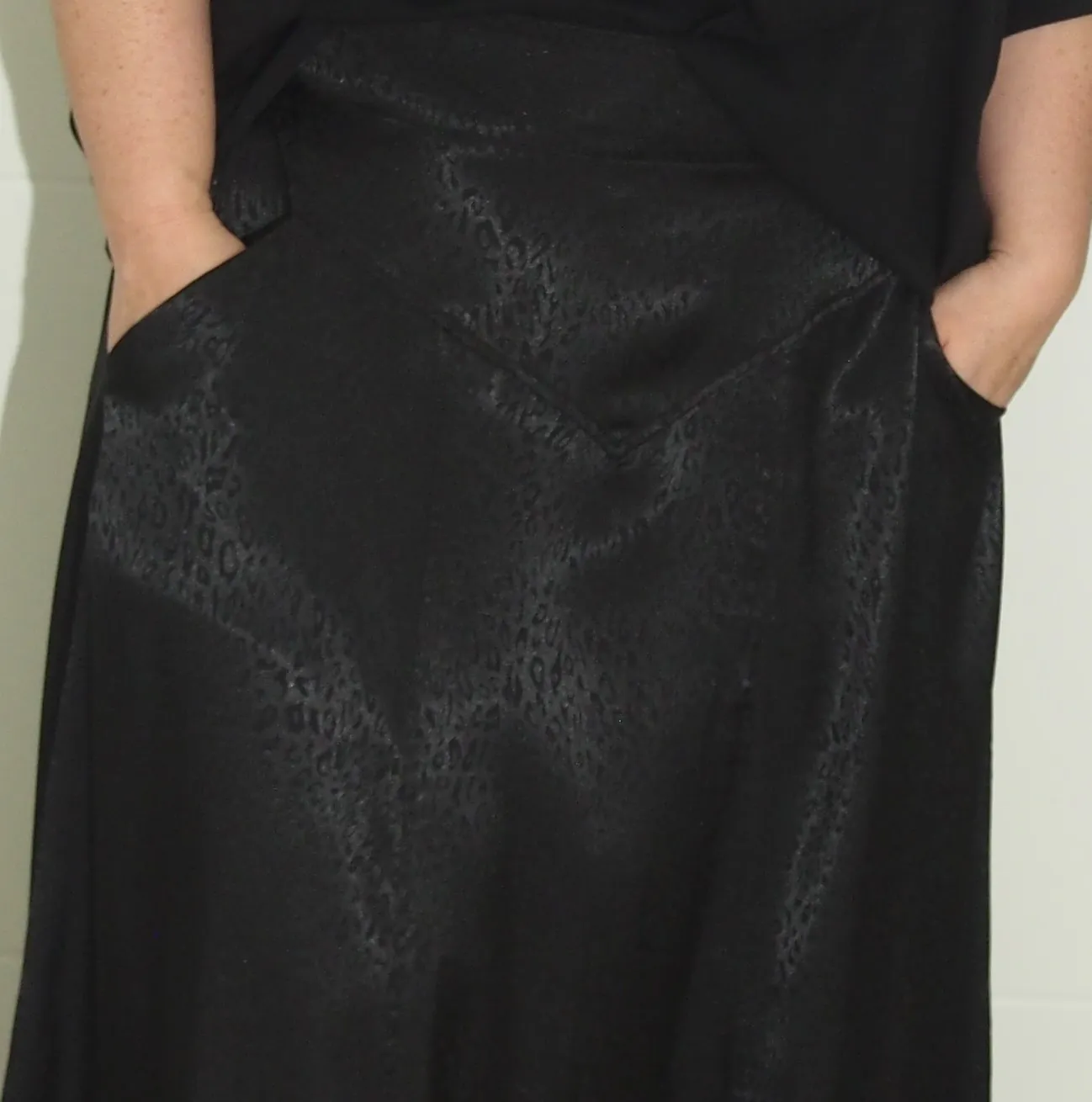 Jupe Pam - Satinée Noire - Motif Ocelot – Image 10