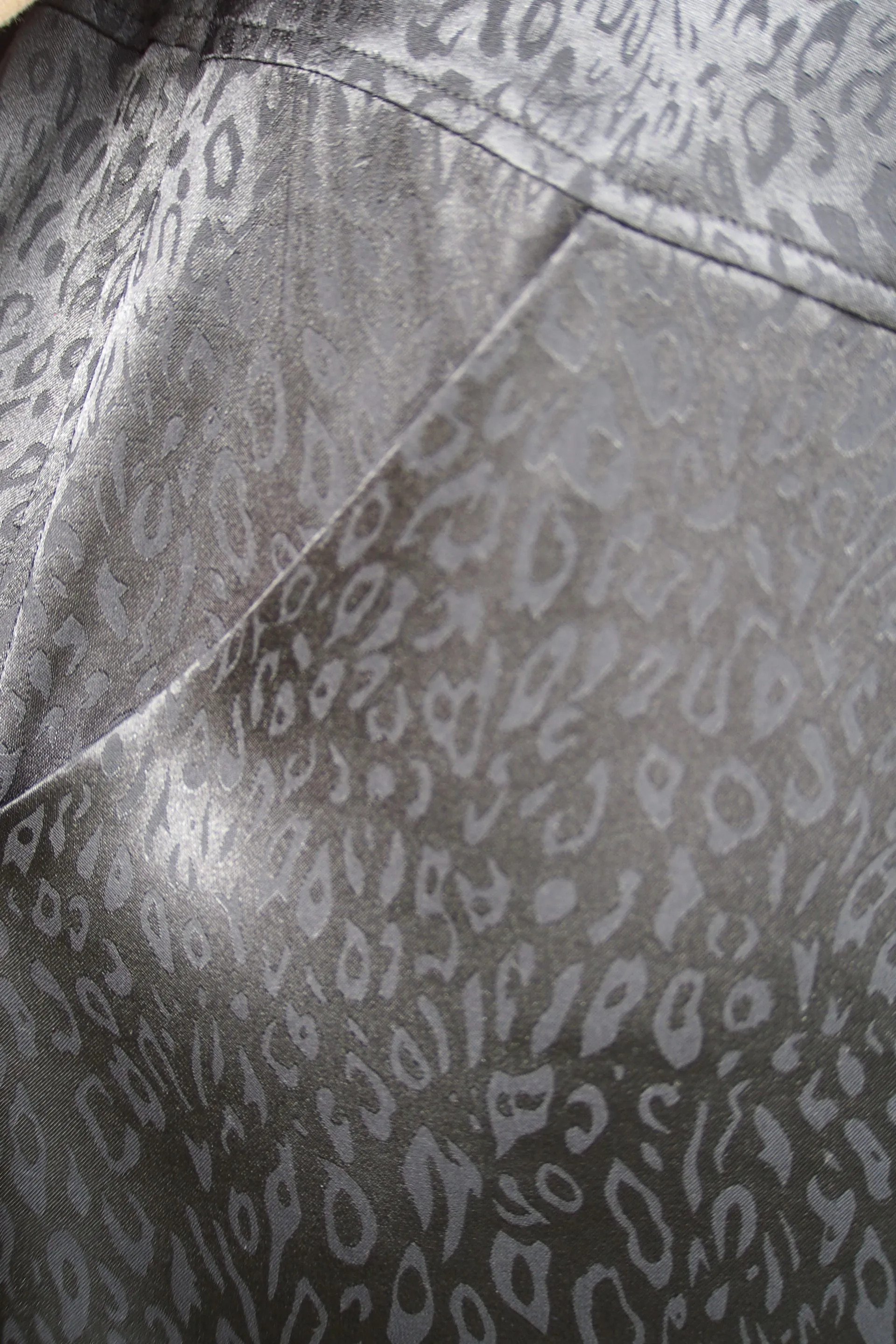 Jupe Pam - Satinée Noire - Motif Ocelot – Image 3