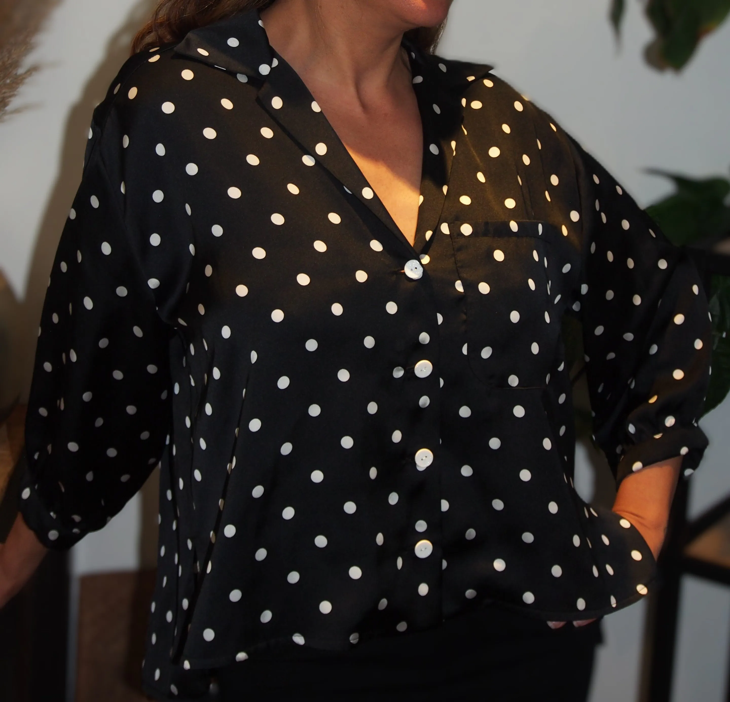 Chemisier Neïla - Satiné - Pois Noir et Blanc – Image 15