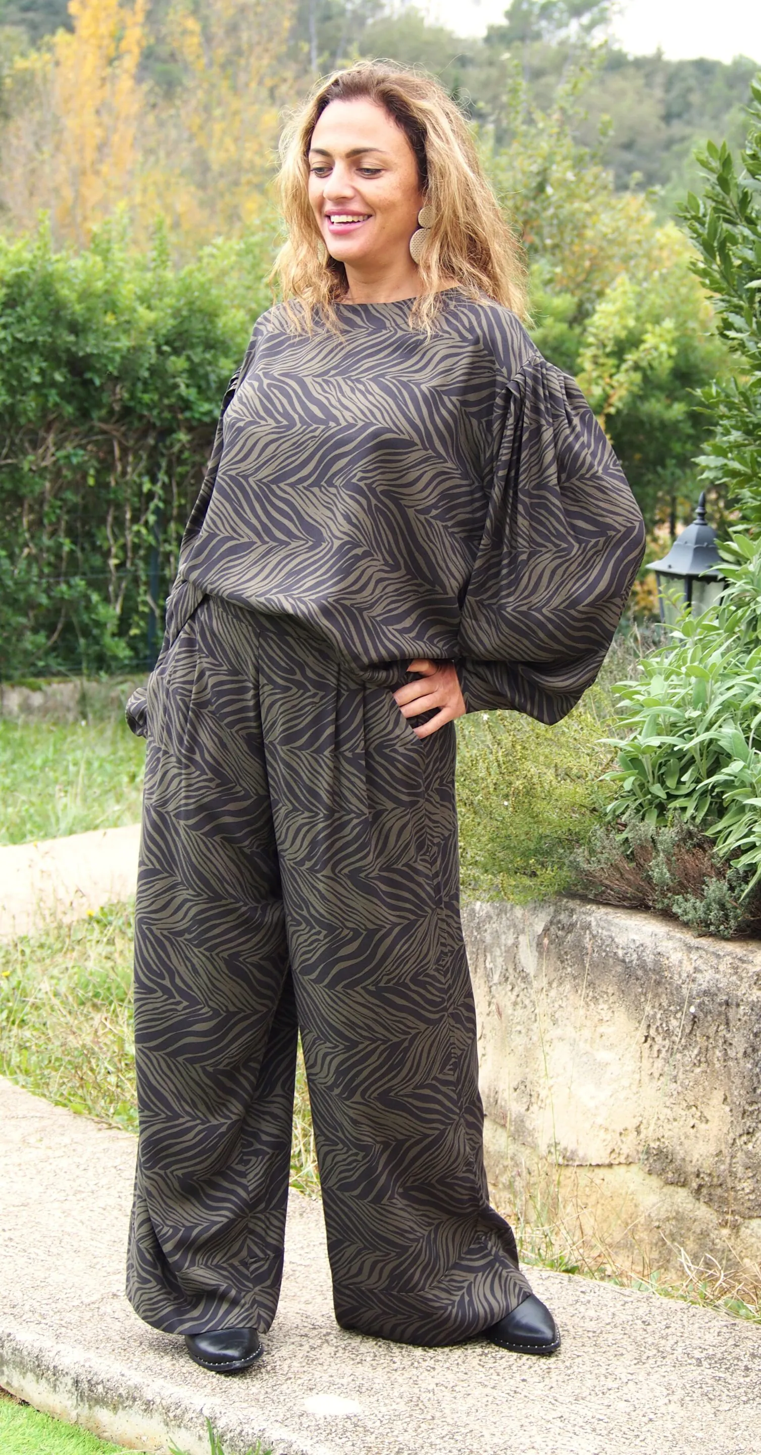 Pantalon Oumie crêpe de viscose zèbre kaki et noir