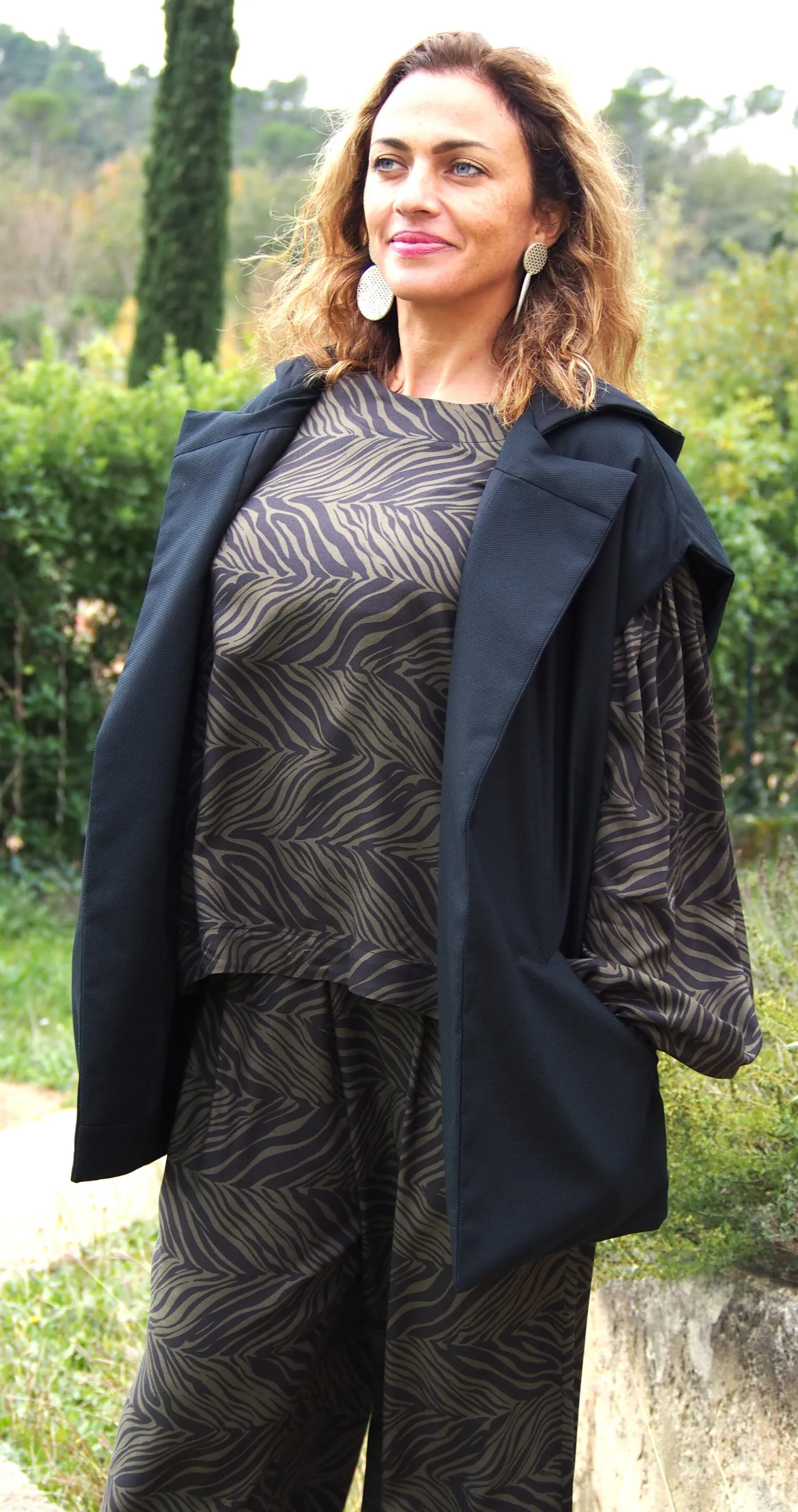 Veste Marj à capuche - Coton noir texturé – Image 7