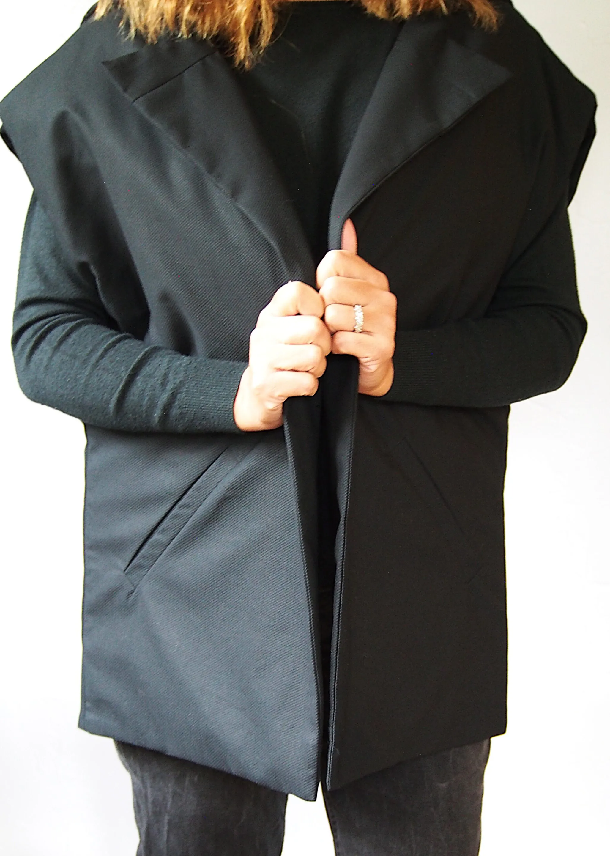 Veste Marj à capuche - Coton noir texturé – Image 2