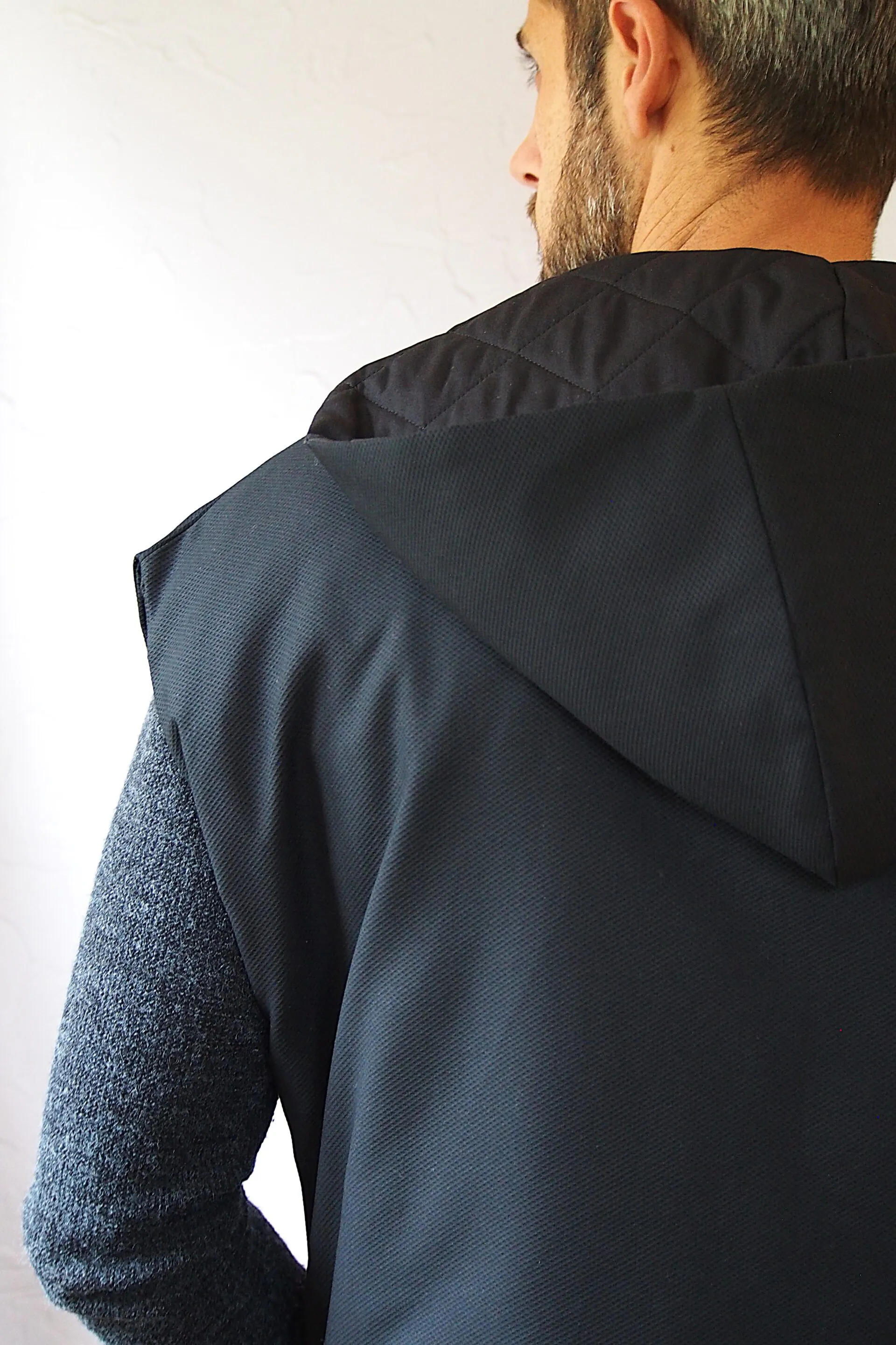 Veste Marj à capuche - Coton noir texturé – Image 10