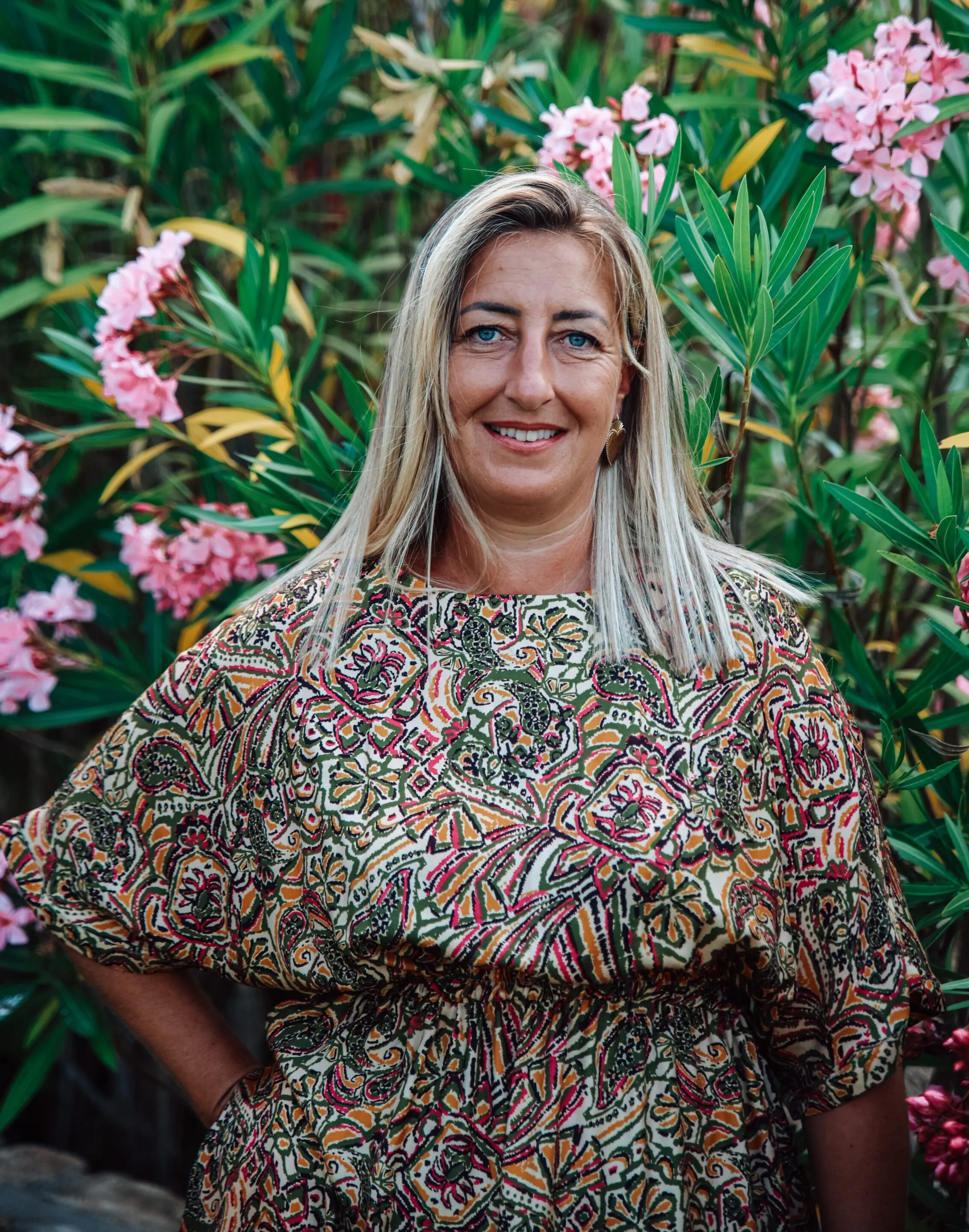 Haut de robe motif aisley col rond de face