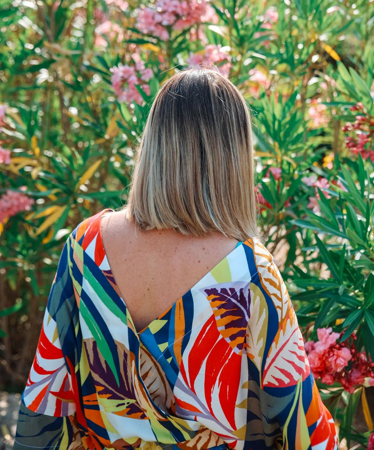 zoom haut fleuri de dos