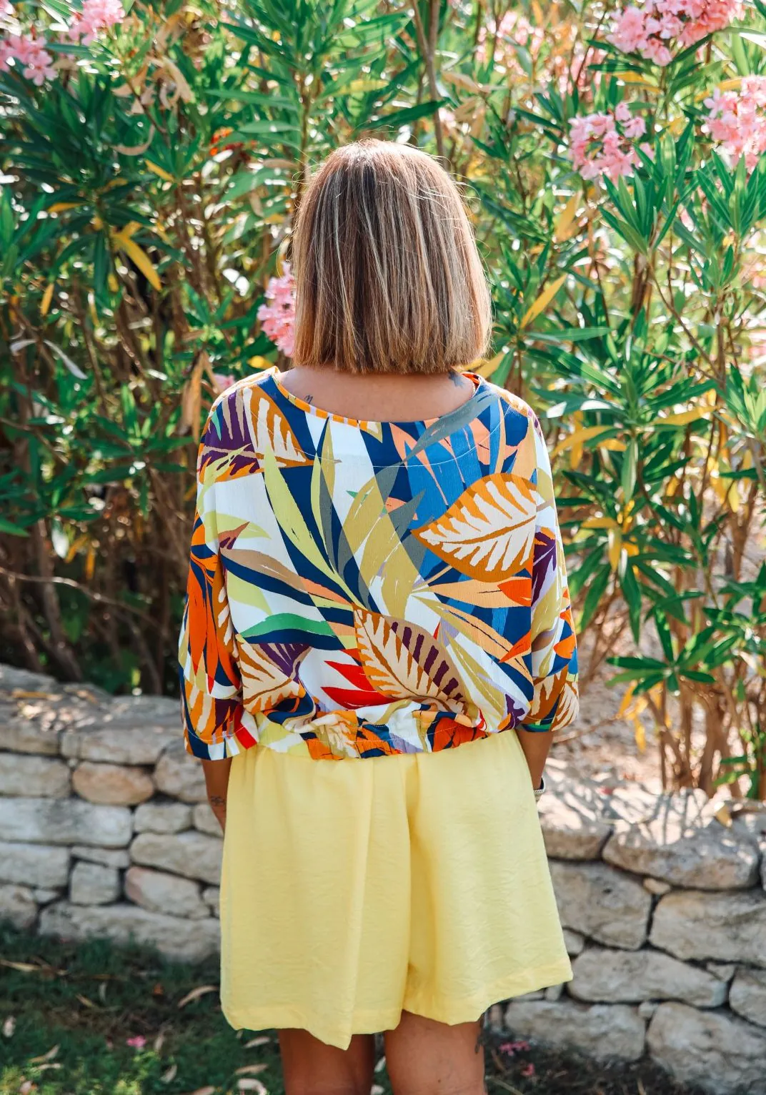 haut fleuri col rond de dos