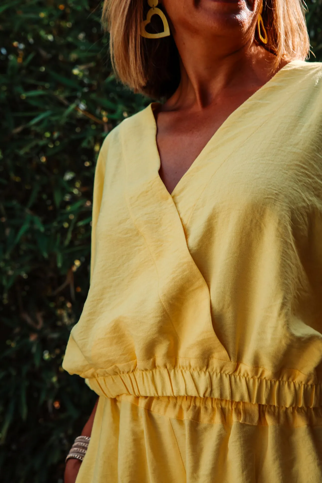 zoom haut jaune de face