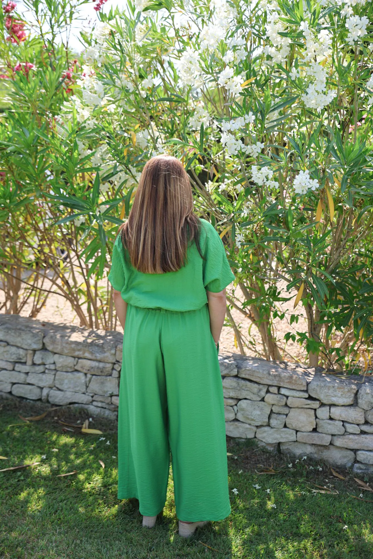 vue de dos pantalon large fluide et léger