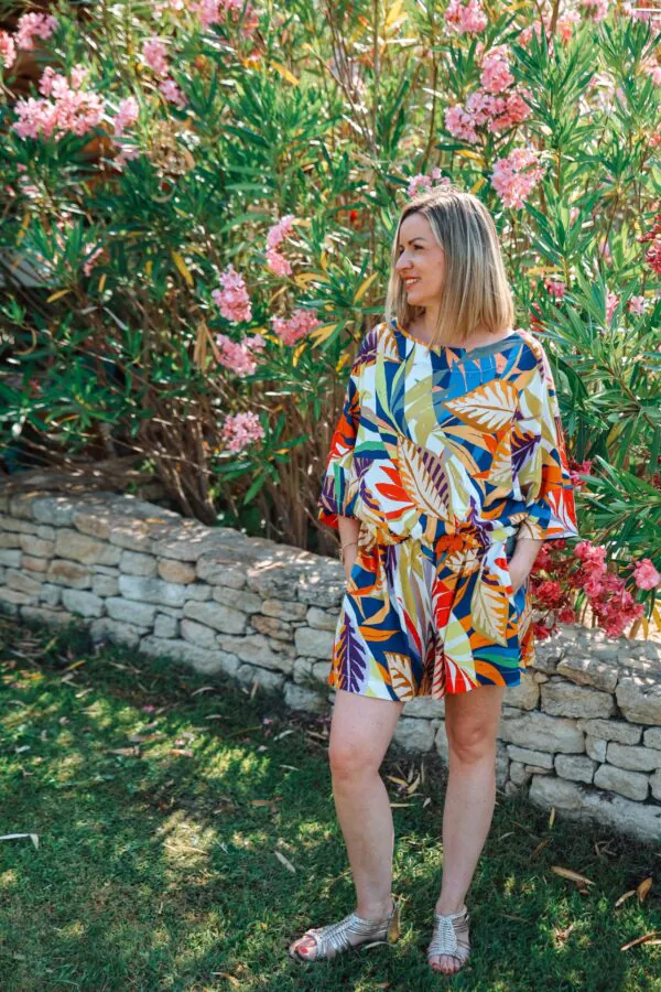 ensemble short et haut fleuri fluide vue de face