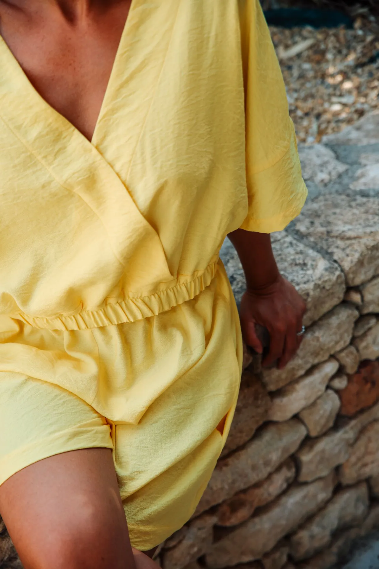 jaune version assise vu de haut